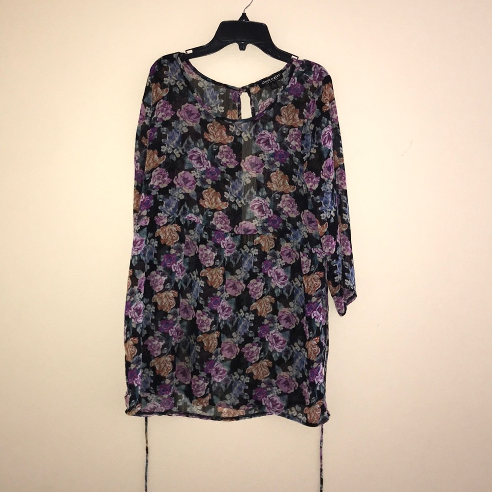 Baby doll floral sheer tunic 🌸